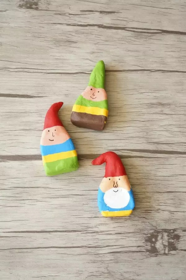 garden-gnomes-vertical